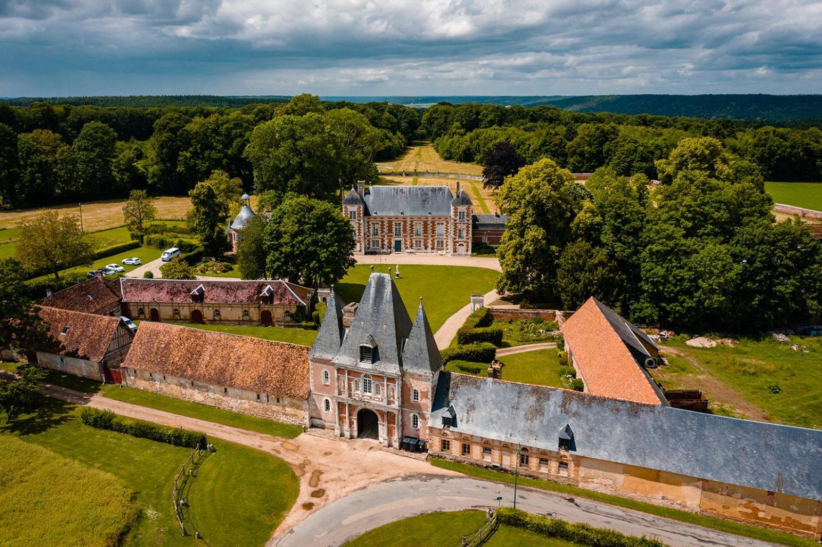 Le Chateau De Bonnemare - Bed And Breakfast Radepont Exterior photo